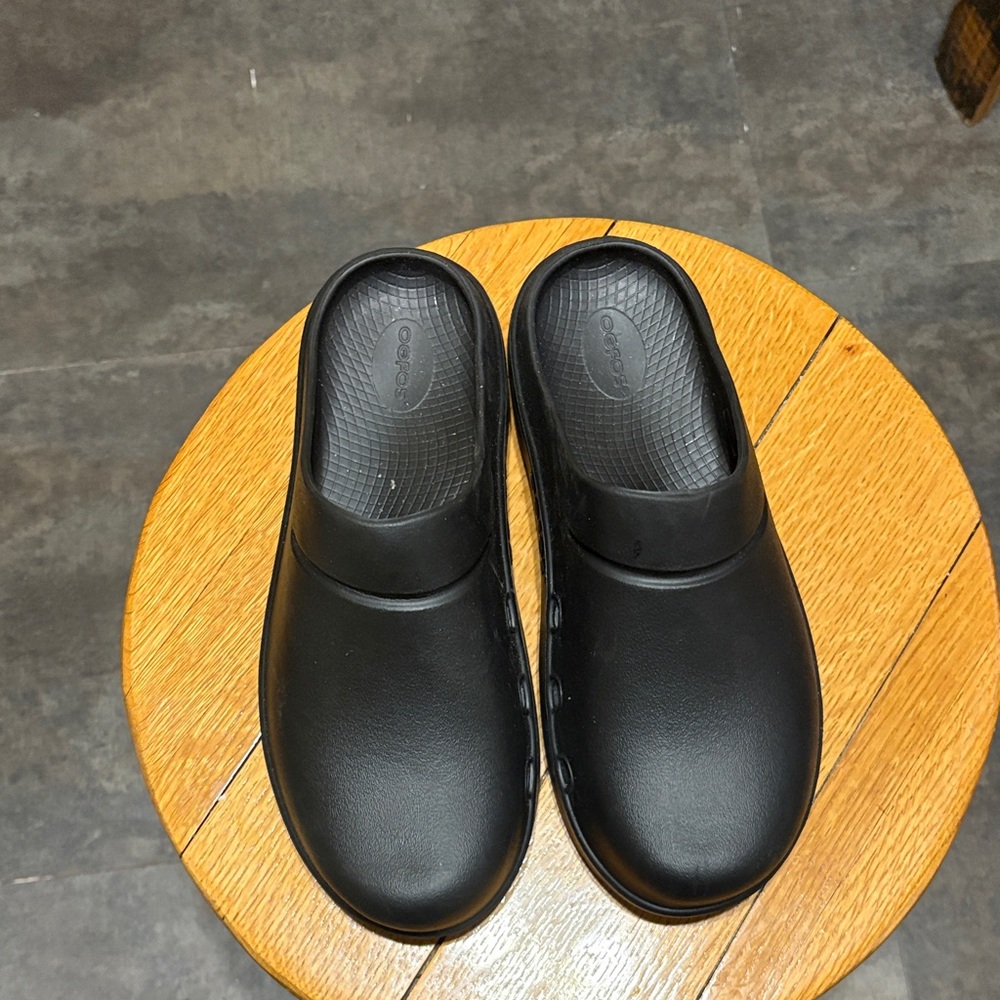 Oofos Men's Classic Black Slip-Ons